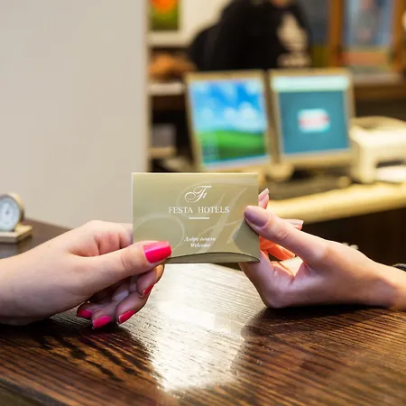 Festa Via Pontica 4* 포마리