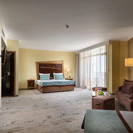 Festa Via Pontica 4* 포마리