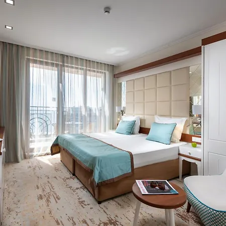 Festa Via Pontica 호텔 포마리