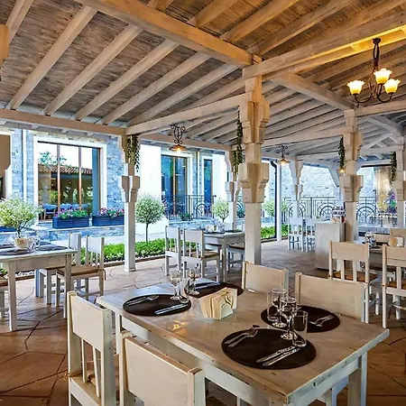 Szálloda Festa Via Pontica 4*